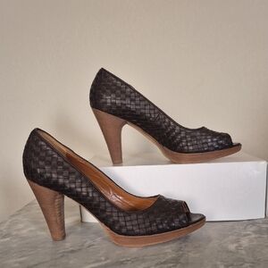 Objects In Mirror Elegant Brown Peep-Toe Heels, Woven Leather, Size 10